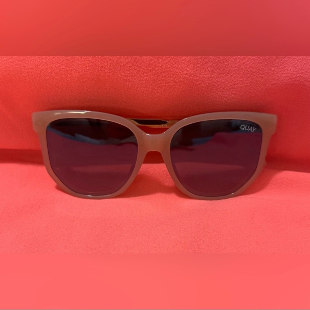 NEW RARE Quay Coffee Run Mini Pink Sunglasses - Picture 2 of 7